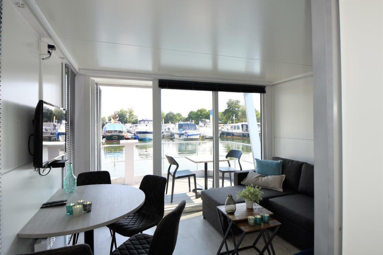 Cosy Floating Boatlodge Athene マーストリヒト エクステリア 写真