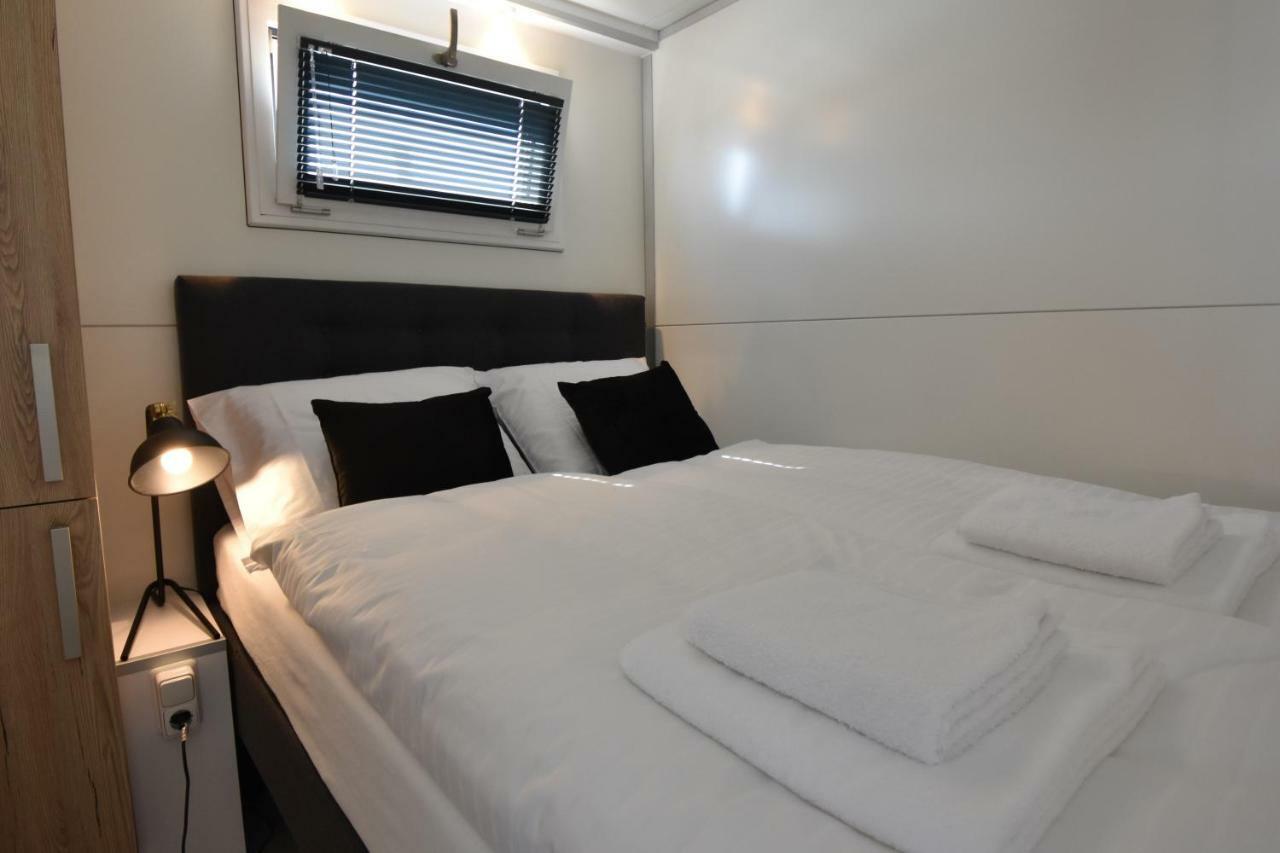 Cosy Floating Boatlodge Athene マーストリヒト エクステリア 写真