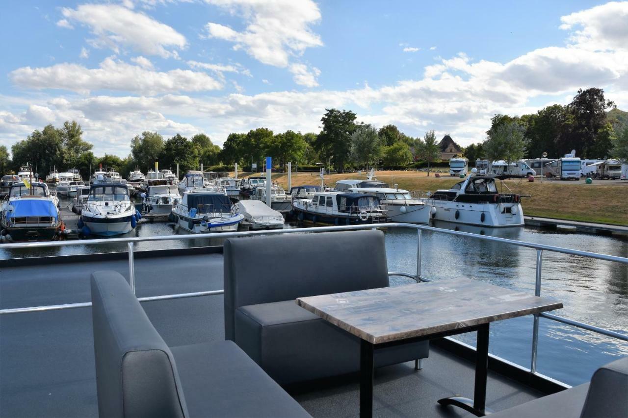 Cosy Floating Boatlodge Athene マーストリヒト エクステリア 写真